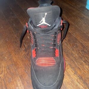 Jordan’s 4 (red thunders)